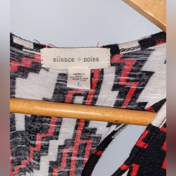 💙 Silence + Noise sleeveless Shirt - Picture 3 of 4